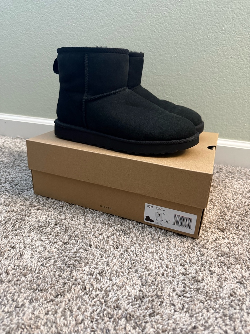 UGG Women's Classic Mini Boot - Black size 8- with box- like new